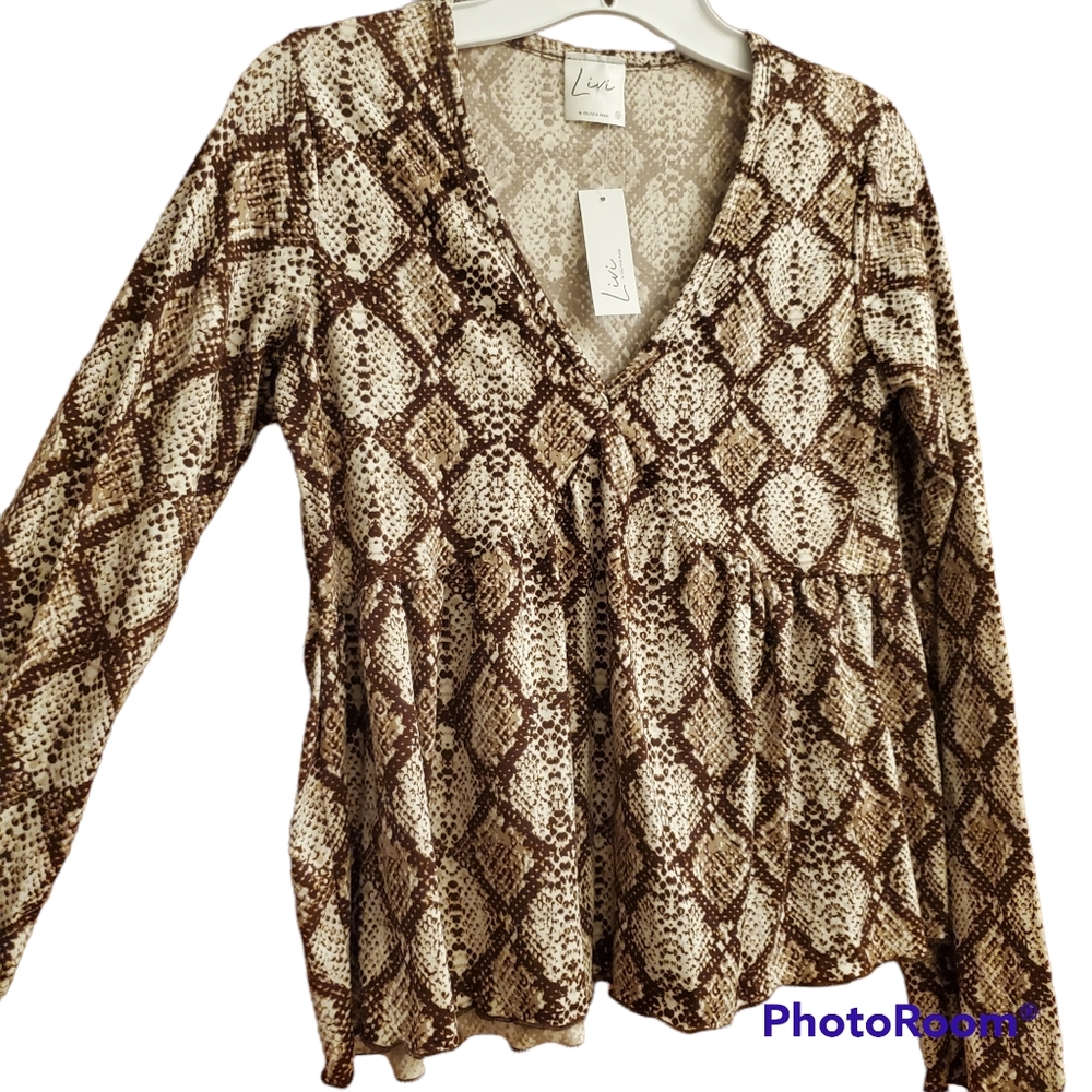 NWT Lili by Olivia Rae Snakeskin Babydoll Western Vneck Top Medium